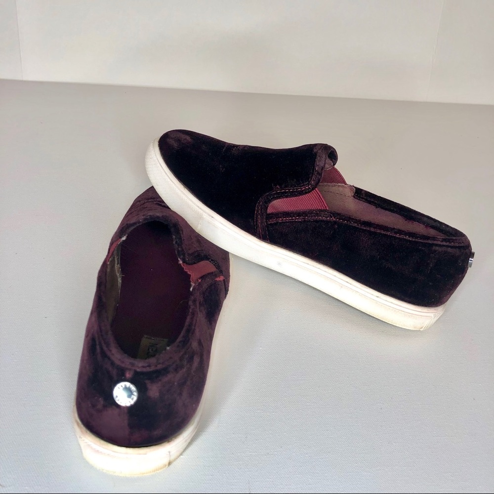Steve Madden maroon velvet loafers